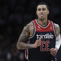 Hráč NBA Kyle Kuzma vyjádřil svůj postoj ke čtyřbodovým střelám v basketbalu