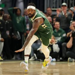 Triple-double Nikola Jokic nemohl zachránit Denver před prohrou s Milwaukee